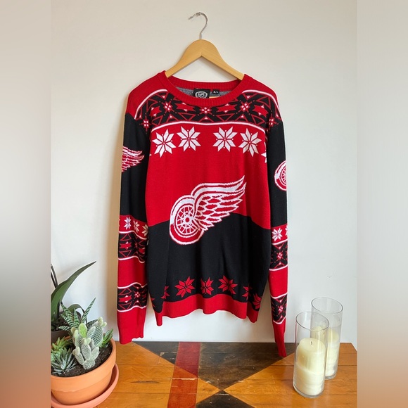 DETROIT RED WINGS ‘UGLY’ CHRISTMAS CREWNECK - Picture 1 of 2